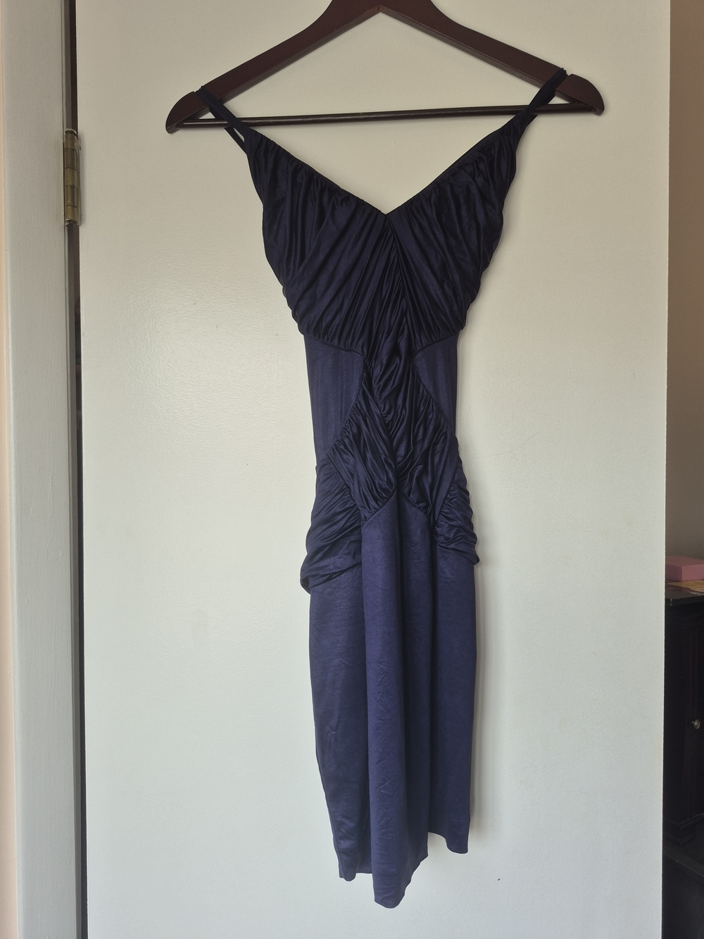 2011 Bebe Plum Ruched V-Neck Sleeveless Midi Dress